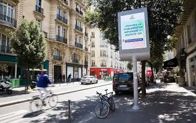 La mairie de Paris adopte l'affichage légal numérique pour moderniser sa communication