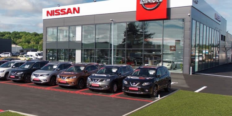 Acheter une voiture chez un concessionnaire : quels avantages